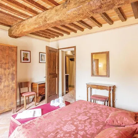 3 Bedroom Cozy Apartment In Ponte Alla Chiassa Ar
