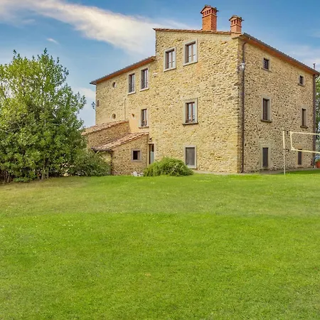 3 Bedroom Cozy Apartment In Ponte Alla Chiassa Ar Apartment