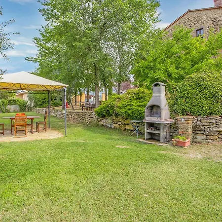 3 Bedroom Cozy Apartment In Ponte Alla Chiassa Ar Apartment
