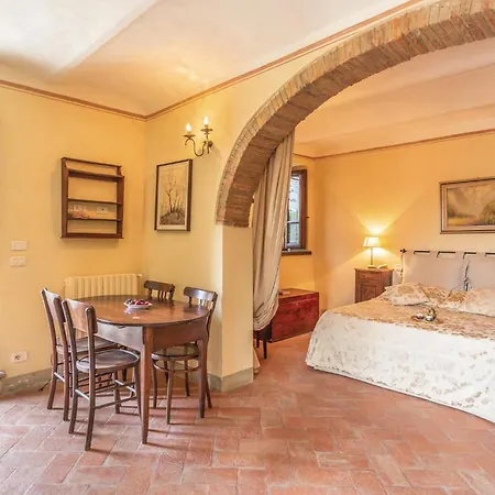 3 Bedroom Cozy Apartment In Ponte Alla Chiassa Ar Apartment *