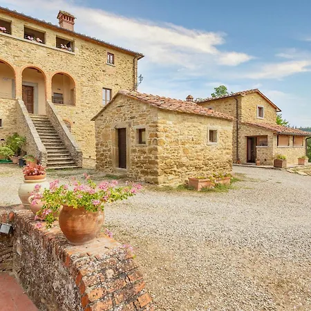 3 Bedroom Cozy Apartment In Ponte Alla Chiassa Ar Apartment *