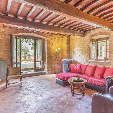 3 Bedroom Cozy Apartment In Ponte Alla Chiassa Ar Apartment Chiassa Superiore